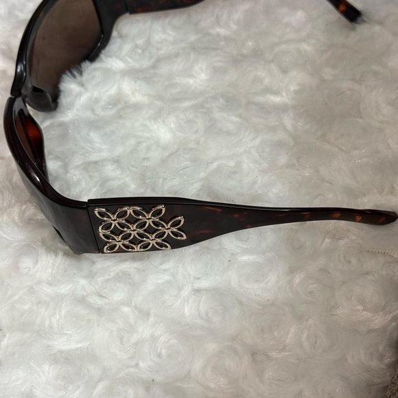 Elegant Dark Bolero Sunglasses - Picture 4 of 8
